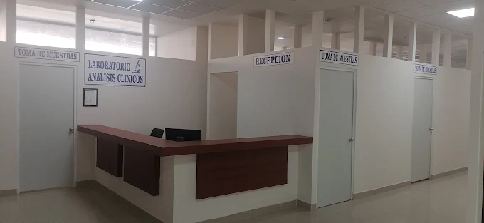 Laboratorio de análisis clínicos y módulo de toma de muestras